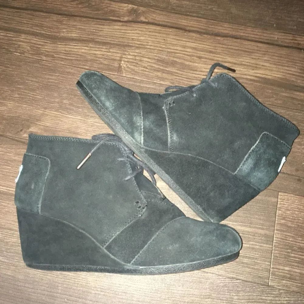 Tom’s black suede wedge size 8.5 booties